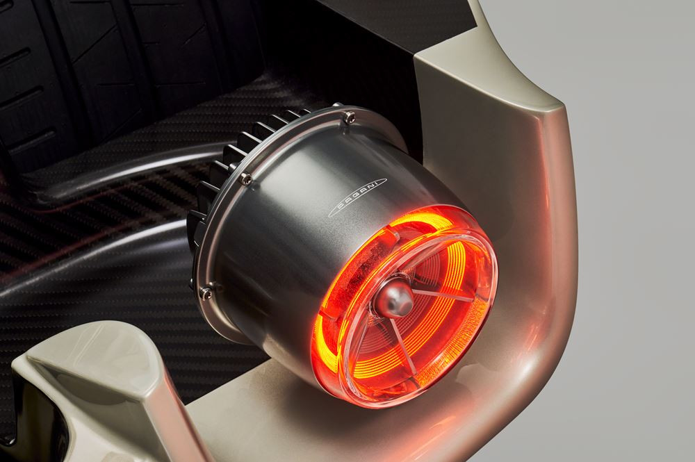 L'hypercar Pagani Utopia embarque un V12 biturbo Mercedes-AMG 6 litres de 864 ch