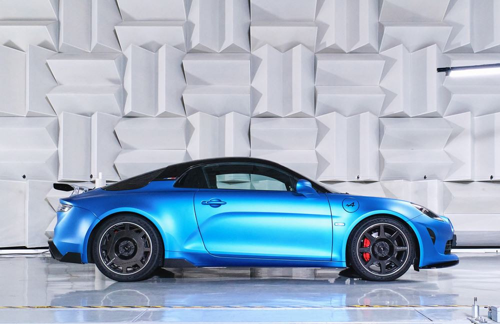 Alpine A110 R: une version allégée, affûtée et inspirée par la course automobile