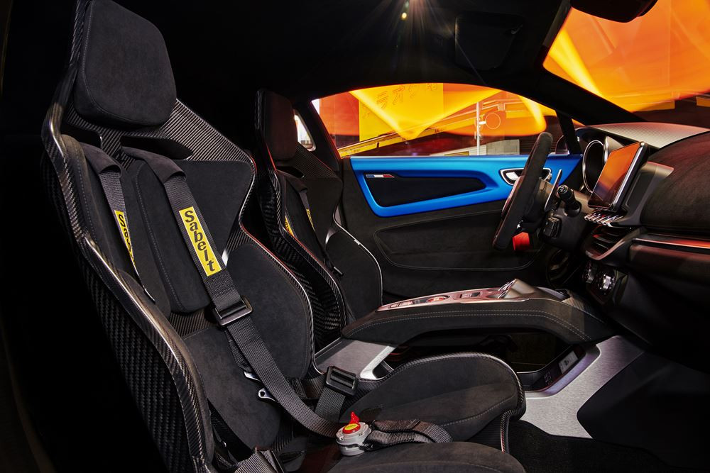 Alpine A110 R: une version allégée, affûtée et inspirée par la course automobile