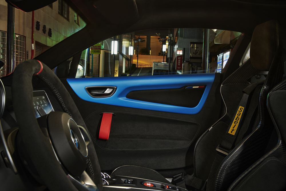Alpine A110 R: une version allégée, affûtée et inspirée par la course automobile