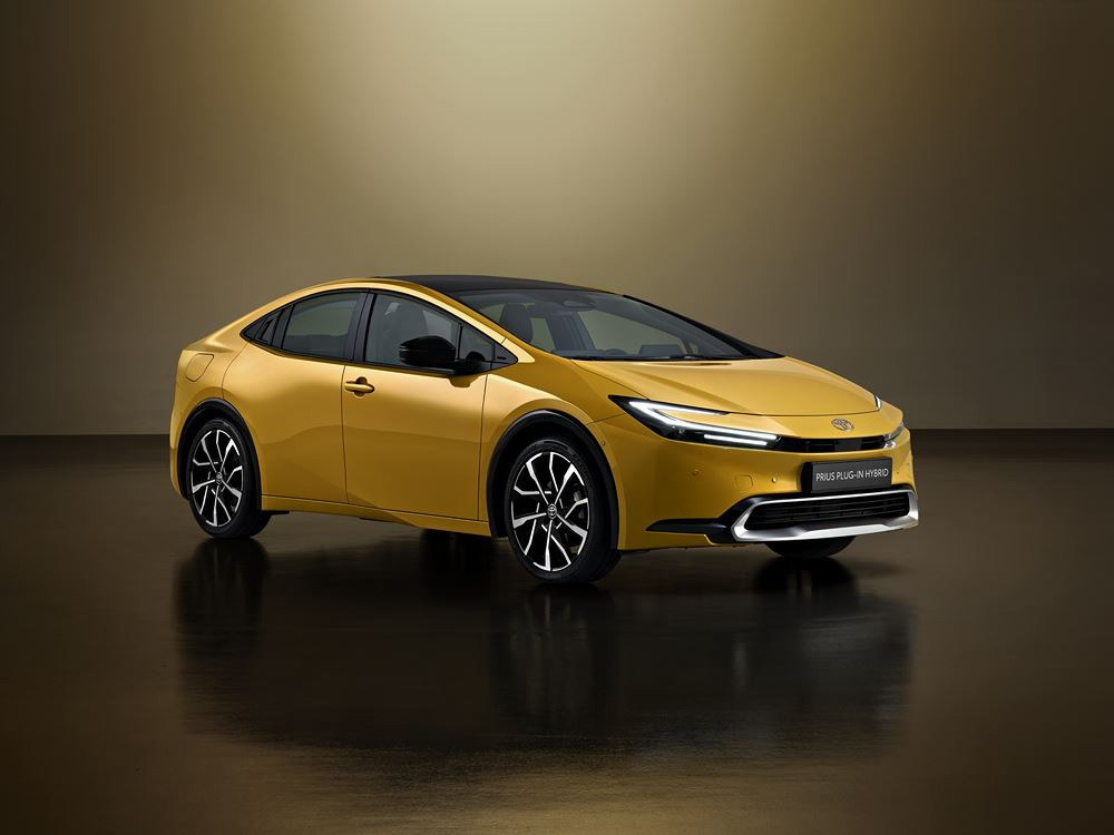 La Toyota Prius hybride rechargeable adopte une silhouette fluide de type coupé