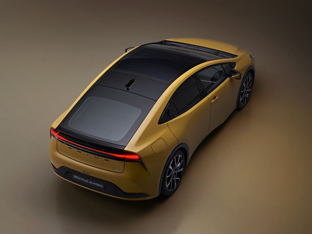 La Toyota Prius hybride rechargeable adopte une silhouette fluide de type coupé