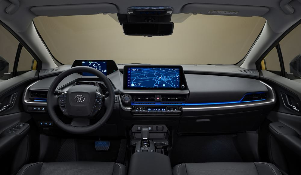 La Toyota Prius hybride rechargeable adopte une silhouette fluide de type coupé