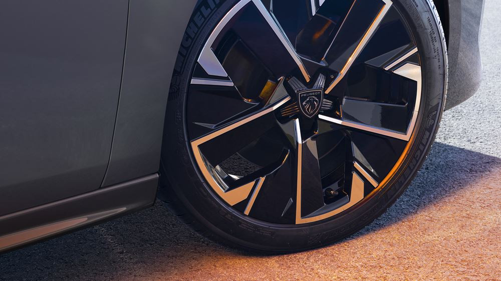 La Peugeot 508 Berline restylée s'offre une nouvelle face avant
