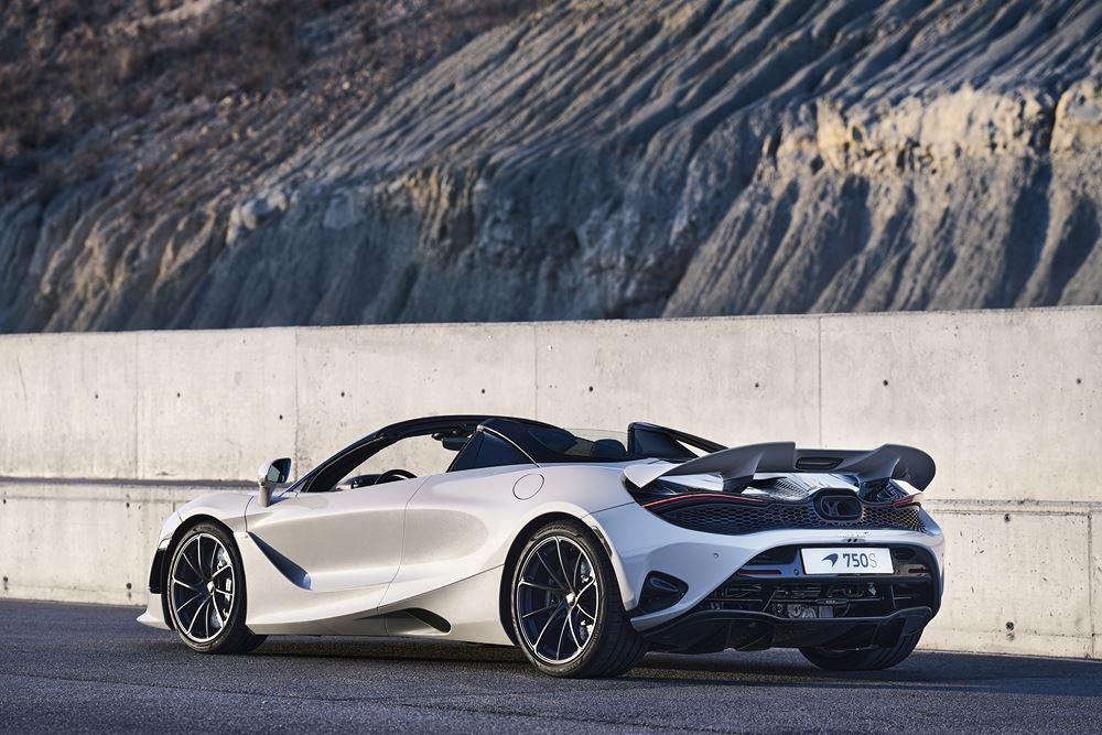 La McLaren 750S Spider est propulsée par un moteur V8 4.0 litres biturbo de 750 ch