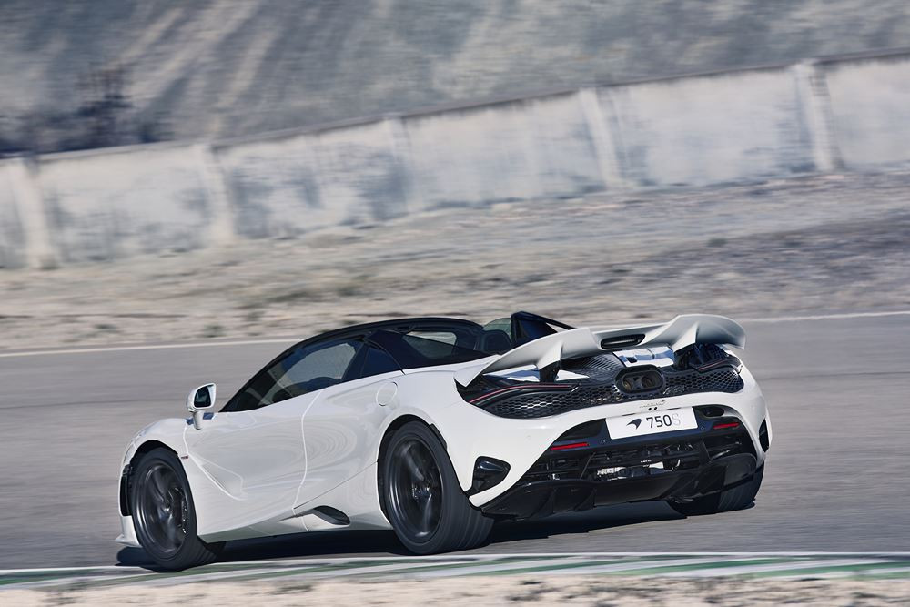 La McLaren 750S Spider est propulsée par un moteur V8 4.0 litres biturbo de 750 ch