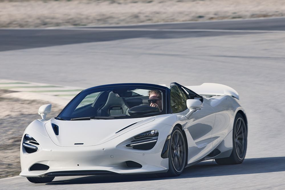 La McLaren 750S Spider est propulsée par un moteur V8 4.0 litres biturbo de 750 ch