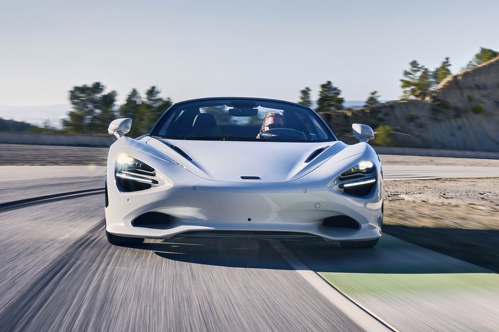 La McLaren 750S Spider est propulsée par un moteur V8 4.0 litres biturbo de 750 ch