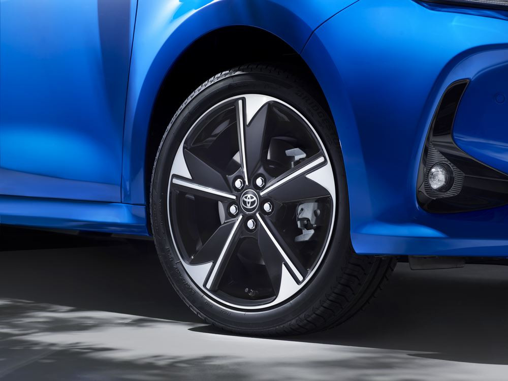La citadine du segment B Toyota Yaris de quatrième génération s'offre une mise à jour