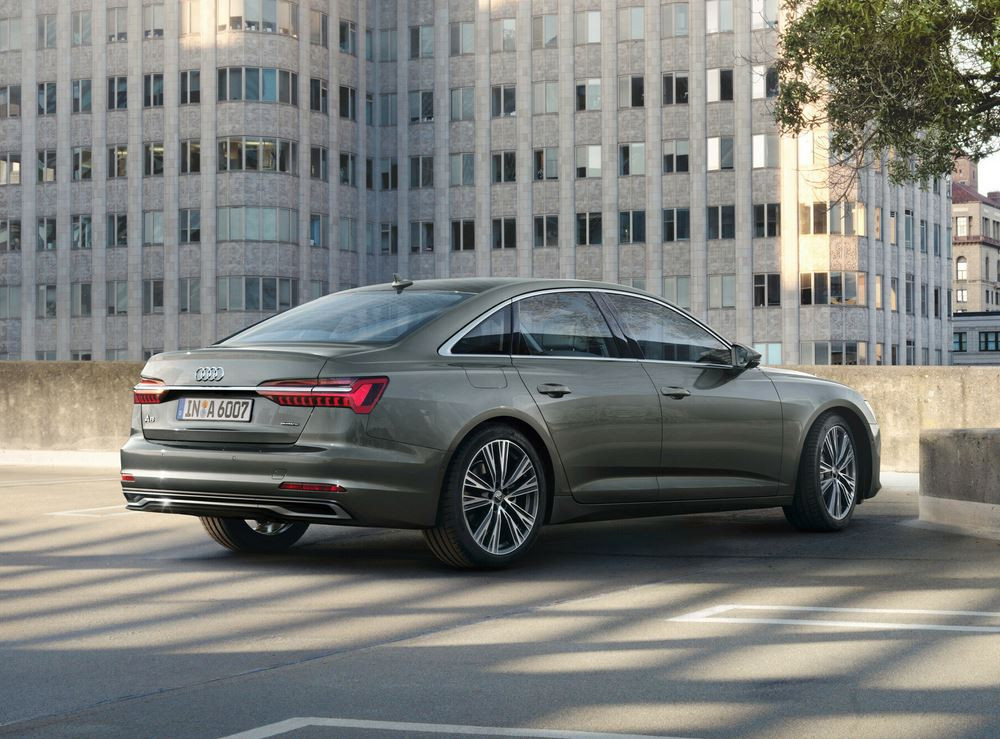 L'Audi A6 Berline affiche une calandre Singleframe avec une structure en nid d'abeille