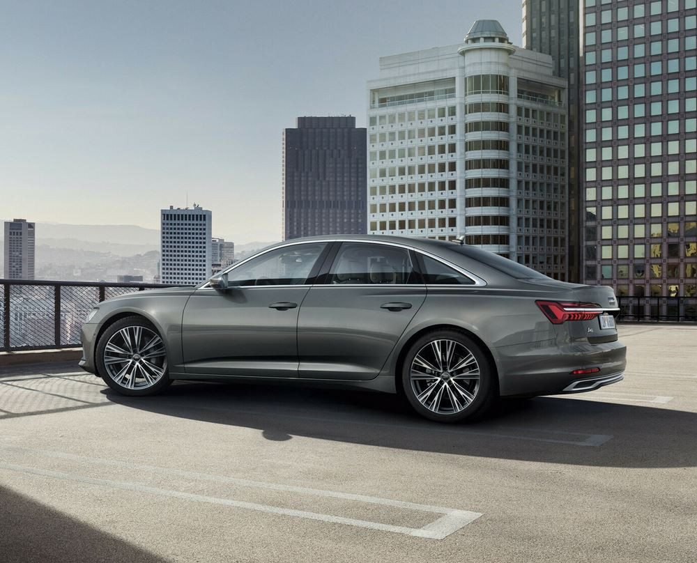 L'Audi A6 Berline affiche une calandre Singleframe avec une structure en nid d'abeille