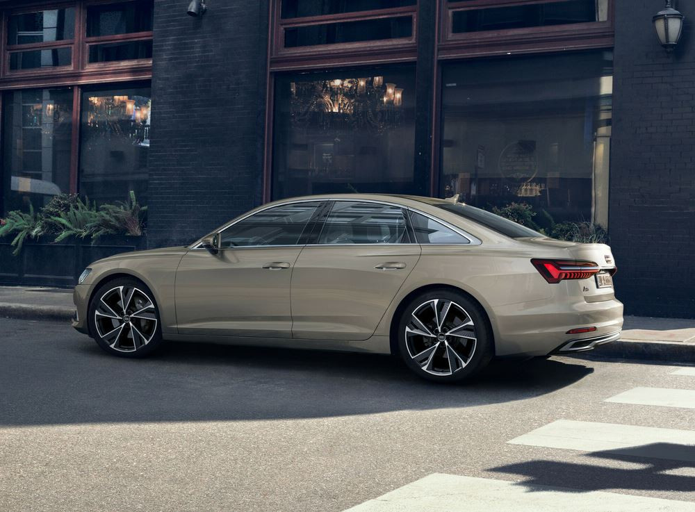 L'Audi A6 Berline affiche une calandre Singleframe avec une structure en nid d'abeille