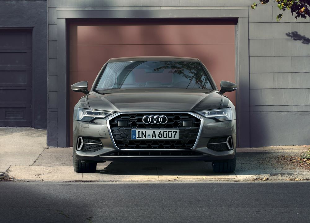 L'Audi A6 Berline affiche une calandre Singleframe avec une structure en nid d'abeille
