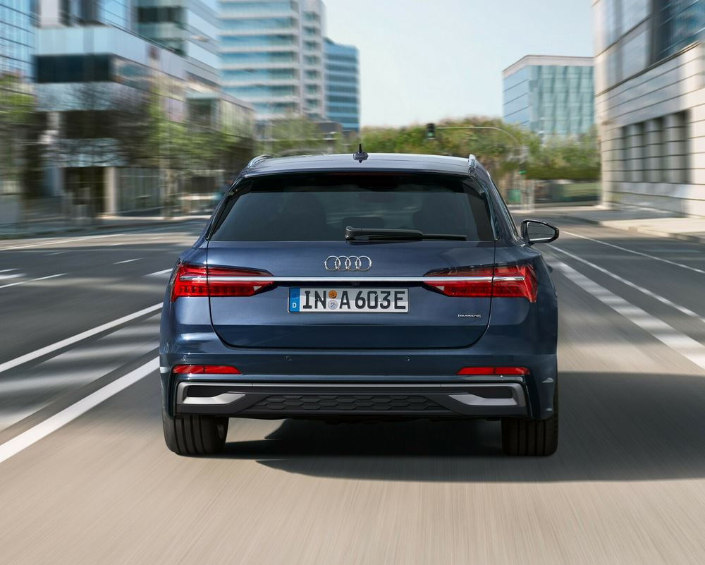 L'Audi A6 Avant affiche une calandre Singleframe avec une structure en nid d'abeille
