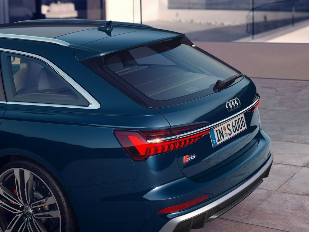 L'Audi A6 Avant affiche une calandre Singleframe avec une structure en nid d'abeille