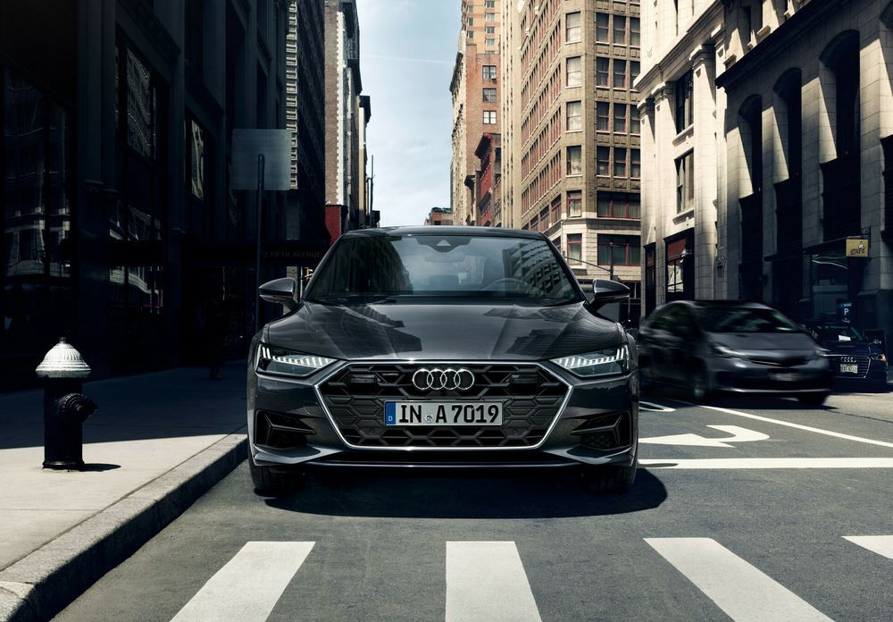 L'Audi A7 Sportback reçoit une calandre Singleframe de style RS avec une structure en nid d'abeille