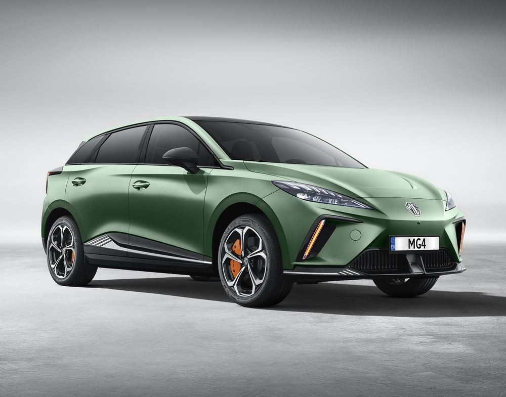 La berline compacte sportive MG4 XPower à deux moteurs électriques développe 435 ch