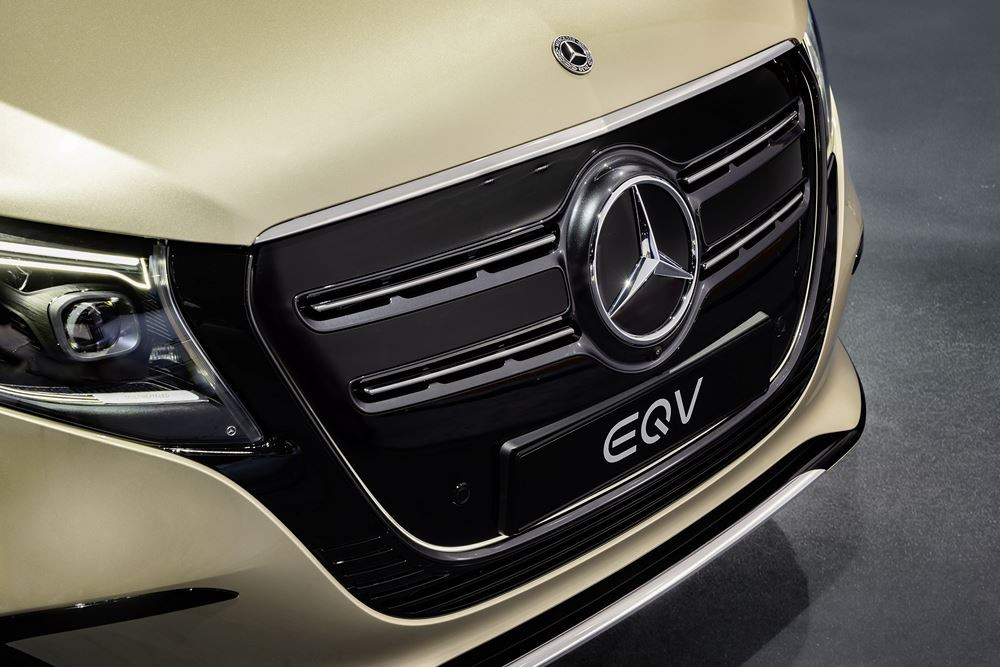 Le grand monospace électrique Mercedes-Benz EQV affiche un design extérieur et intérieur plus luxueux