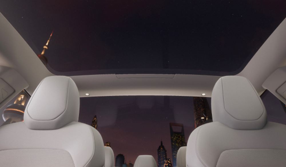 La berline de taille intermédiaire électrique Tesla Model 3 bénéficie d'améliorations