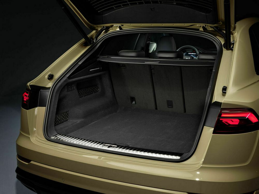 Le grand SUV coupé sport Audi Q8 s'offre une esthétique extérieure légèrement revisitée
