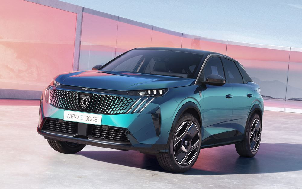 Le SUV fastback électrique Peugeot e-3008 revendique jusqu'à 700 km d'autonomie