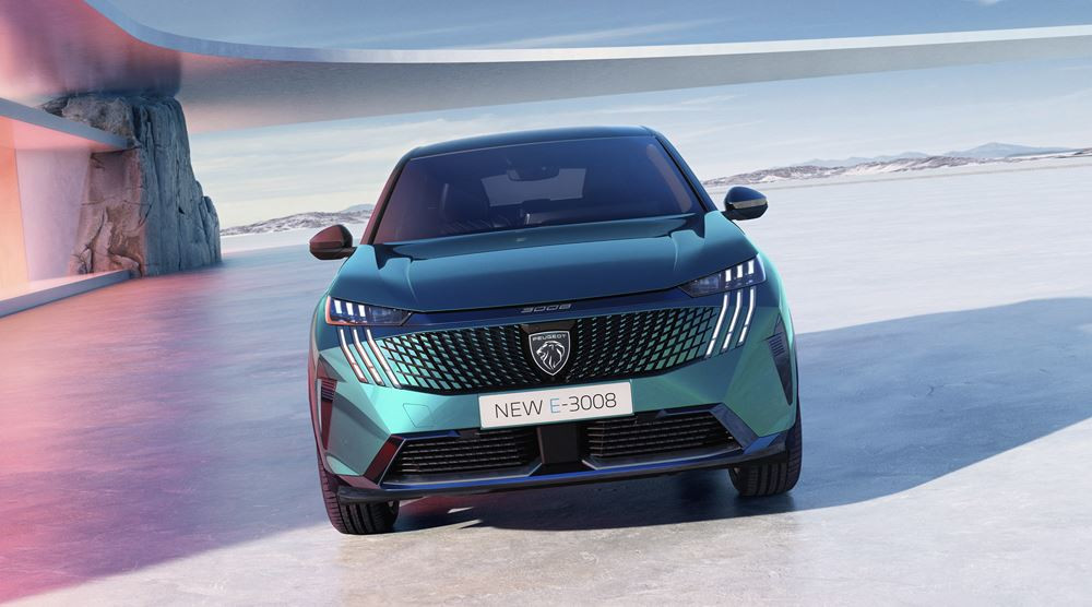 Le SUV fastback électrique Peugeot e-3008 revendique jusqu'à 700 km d'autonomie