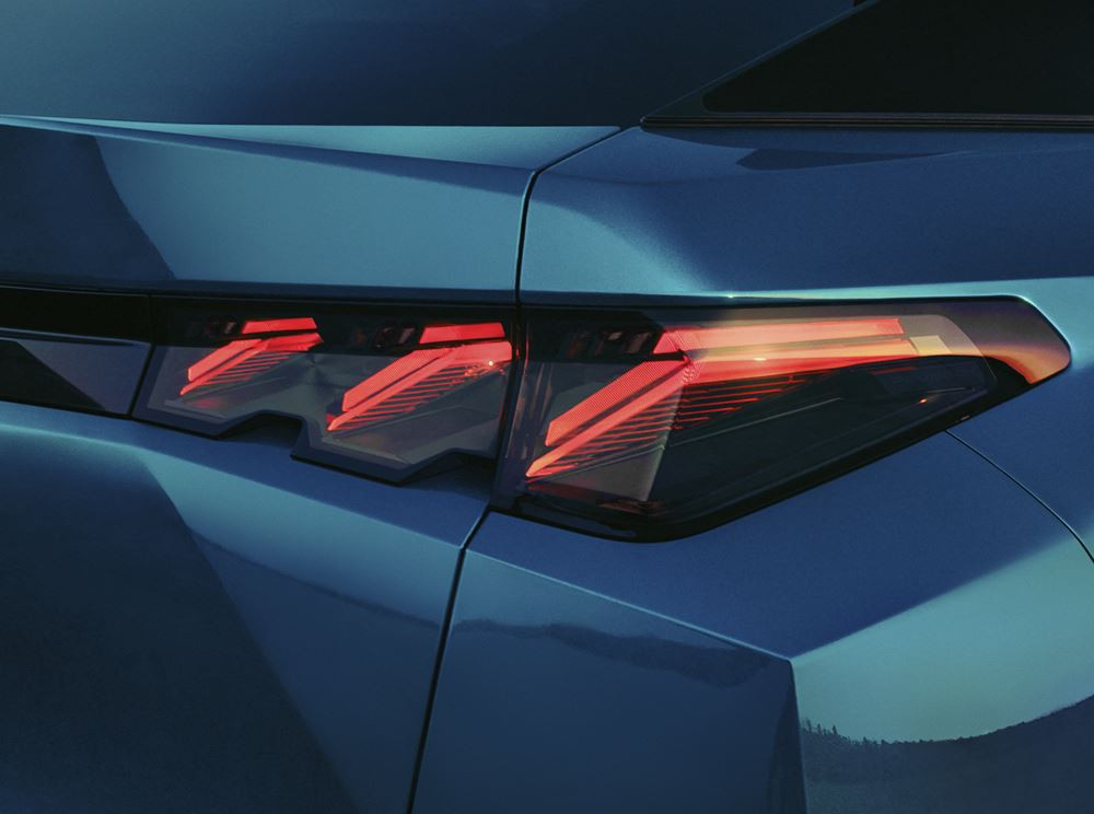 Le SUV fastback électrique Peugeot e-3008 revendique jusqu'à 700 km d'autonomie