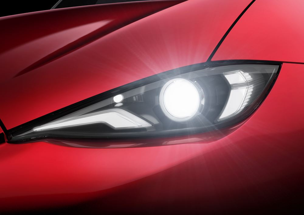 Le roadster biplace à toit rigide rétractable Mazda MX-5 RF s'offre quelques évolutions stylistiques