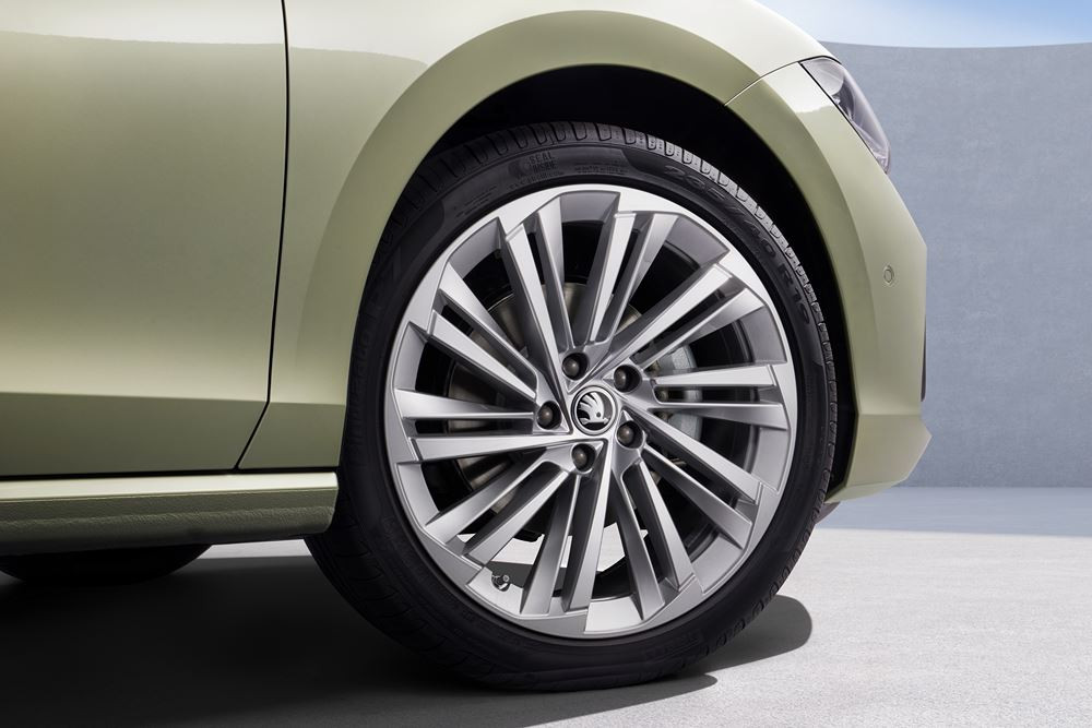 La Skoda Superb Combi de nouvelle génération propose un design intemporel plus sophistiqué