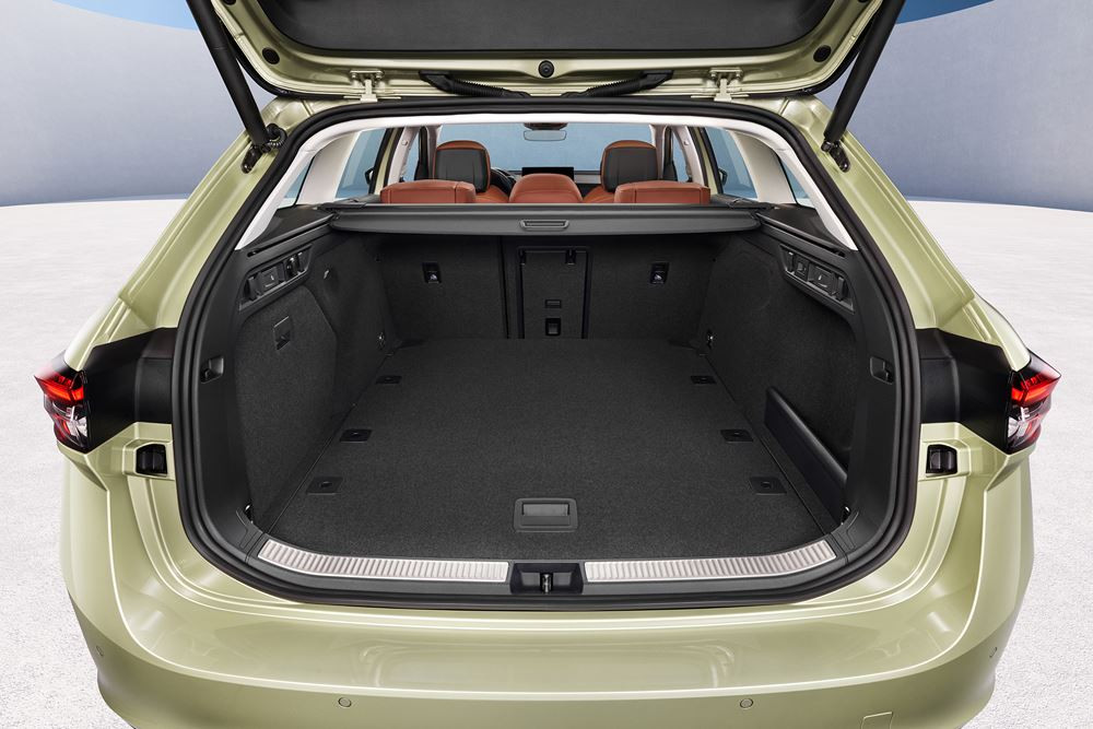 La Skoda Superb Combi de nouvelle génération propose un design intemporel plus sophistiqué