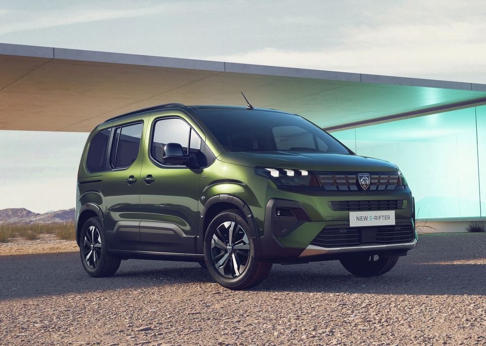 Le combispace Peugeot E-Rifter affiche un typage extérieur outdoor marqué