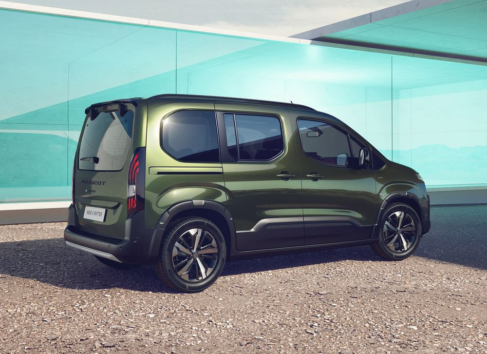 Le combispace Peugeot E-Rifter affiche un typage extérieur outdoor marqué