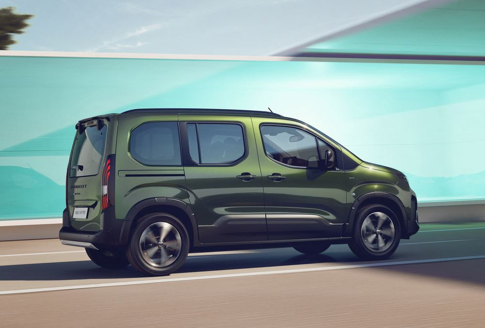 Le combispace Peugeot E-Rifter affiche un typage extérieur outdoor marqué