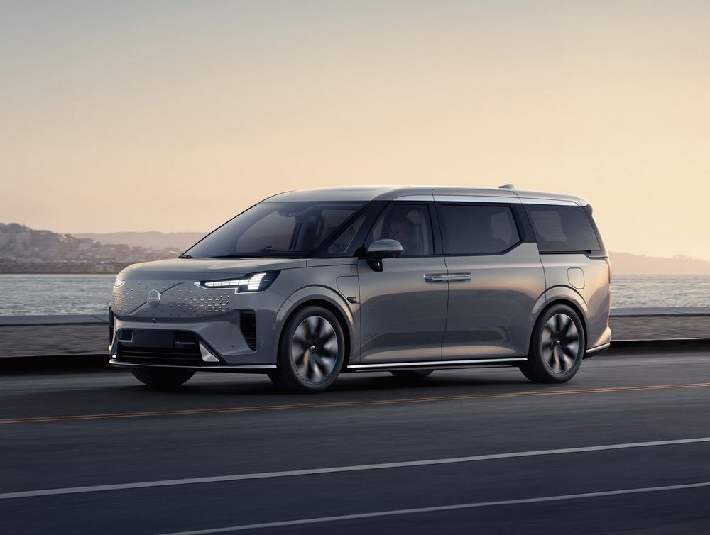 Le grand monospace électrique Volvo EM90 est un salon mobile confortable
