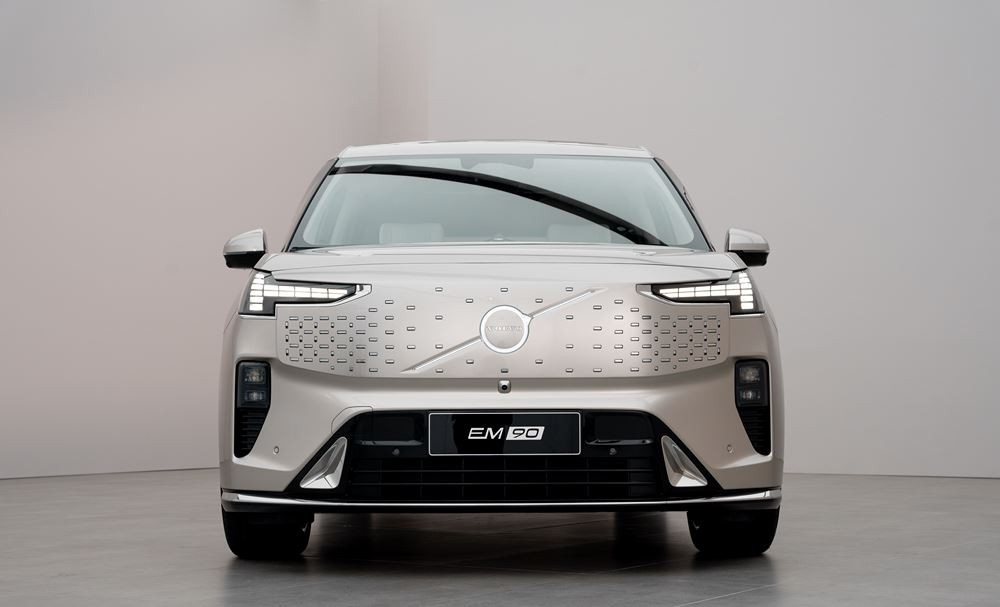 Le grand monospace électrique Volvo EM90 est un salon mobile confortable