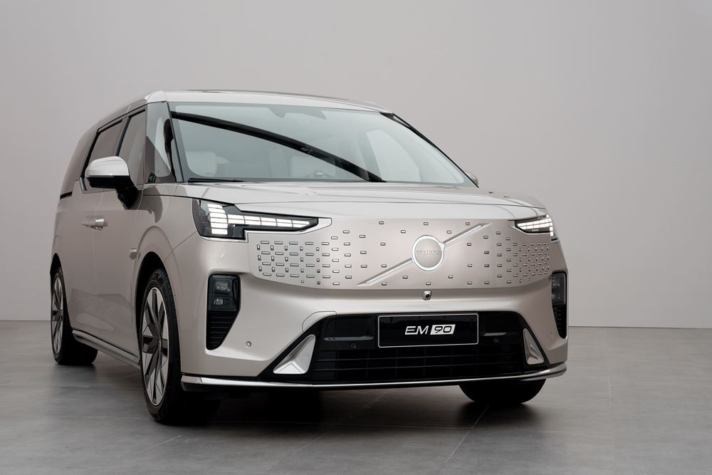 Le grand monospace électrique Volvo EM90 est un salon mobile confortable