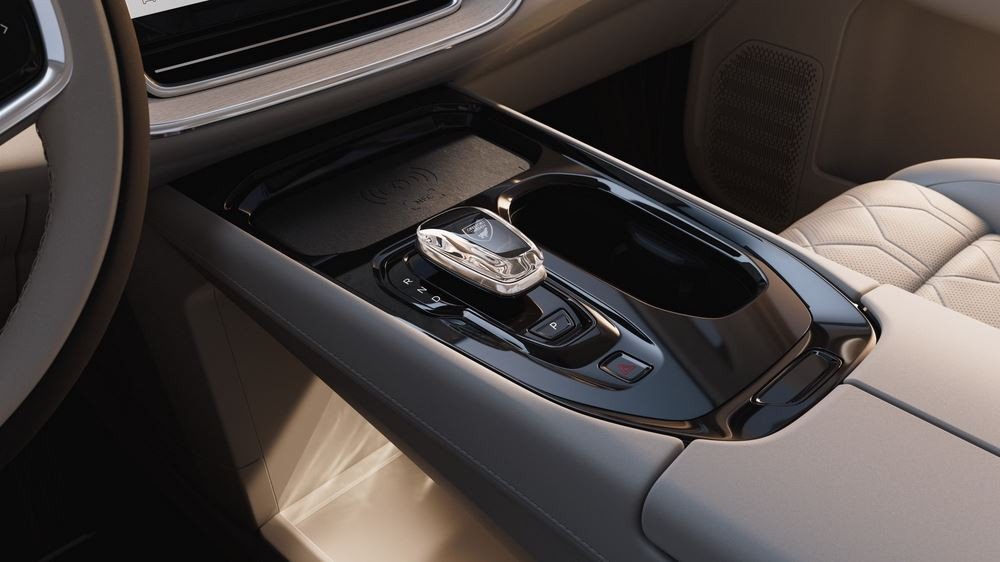 Le grand monospace électrique Volvo EM90 est un salon mobile confortable