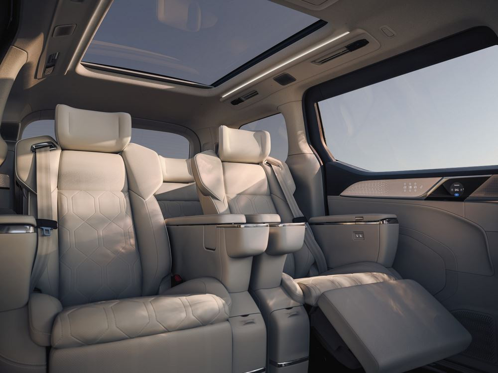 Le grand monospace électrique Volvo EM90 est un salon mobile confortable