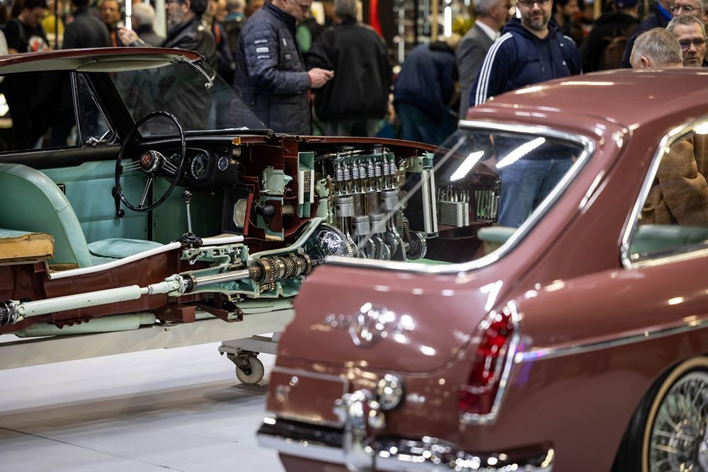 La 48ème édition du salon Rétromobile ouvre ses portes jusqu'au 4 février