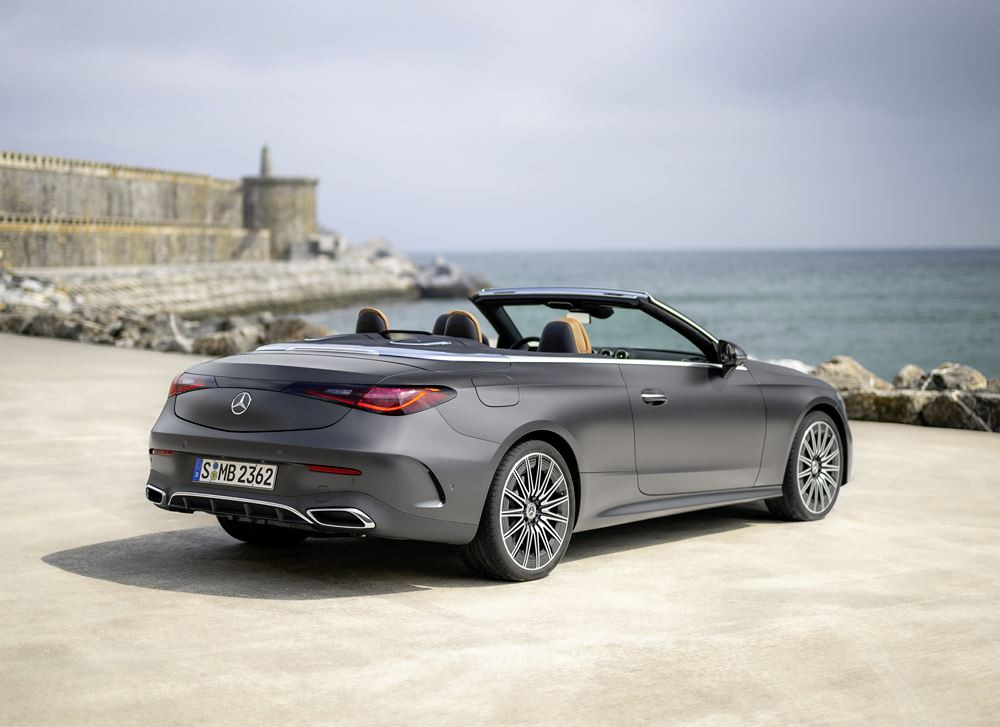 La Mercedes-Benz CLE Cabriolet capitalise sur le plaisir de rouler « à ciel ouvert » à tout moment de l'année