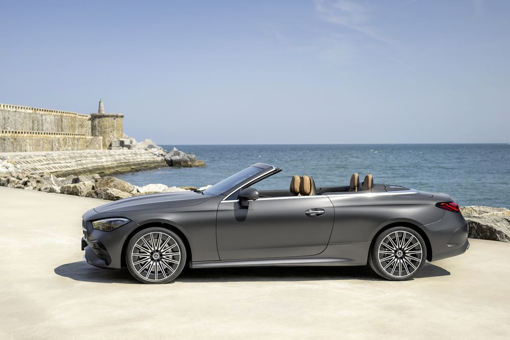 La Mercedes-Benz CLE Cabriolet capitalise sur le plaisir de rouler « à ciel ouvert » à tout moment de l'année