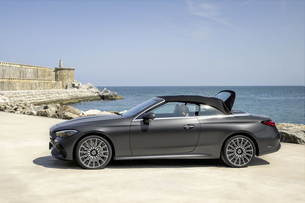 La Mercedes-Benz CLE Cabriolet capitalise sur le plaisir de rouler « à ciel ouvert » à tout moment de l'année