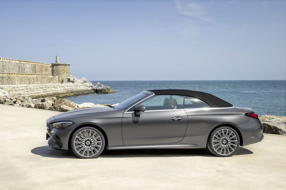 La Mercedes-Benz CLE Cabriolet capitalise sur le plaisir de rouler « à ciel ouvert » à tout moment de l'année