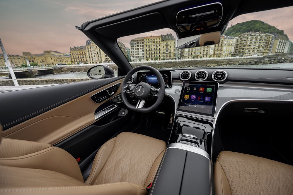 La Mercedes-Benz CLE Cabriolet capitalise sur le plaisir de rouler « à ciel ouvert » à tout moment de l'année