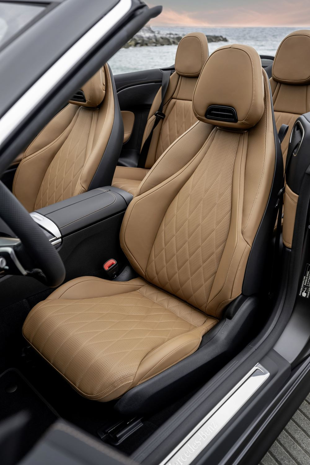 La Mercedes-Benz CLE Cabriolet capitalise sur le plaisir de rouler « à ciel ouvert » à tout moment de l'année