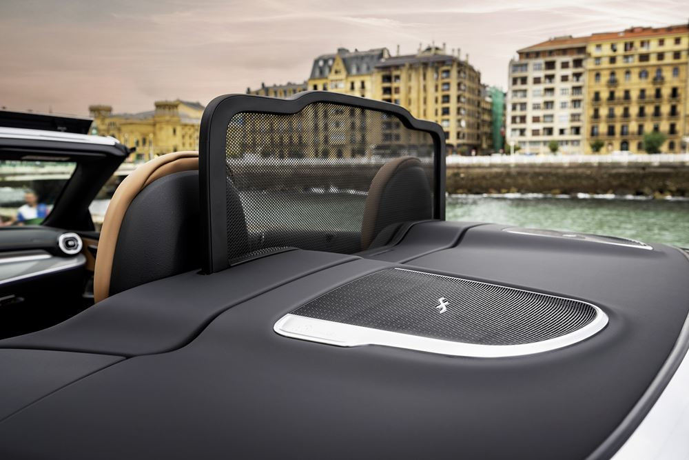 La Mercedes-Benz CLE Cabriolet capitalise sur le plaisir de rouler « à ciel ouvert » à tout moment de l'année