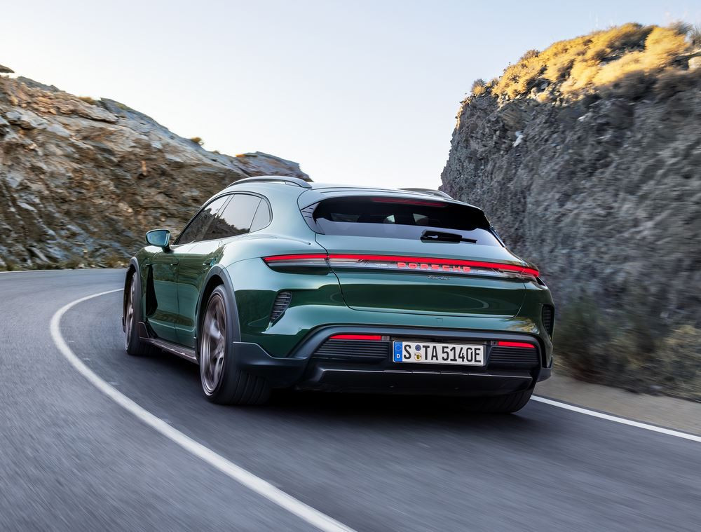 Le Porsche Taycan Cross Turismo reçoit des modifications dans quasiment tous les domaines