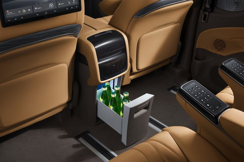 Le monospace sept places D9 de Denza embarque des motorisations électrique ou hybride rechargeable