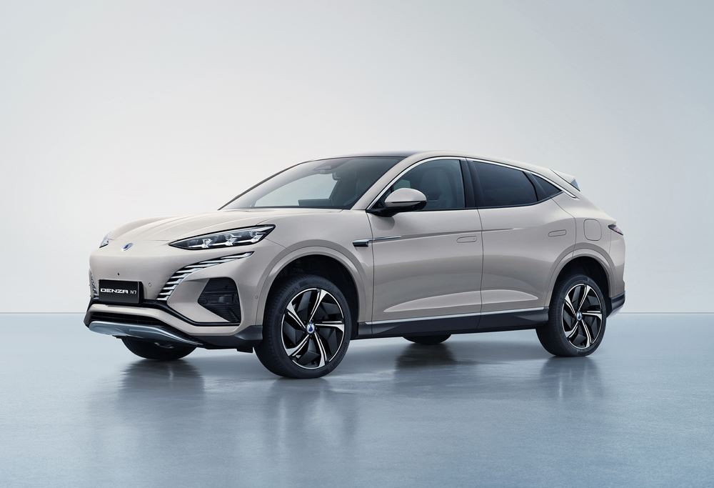 Le SUV Coupé électrique à transmission intégrale Denza N7 affiche une esthétique épurée