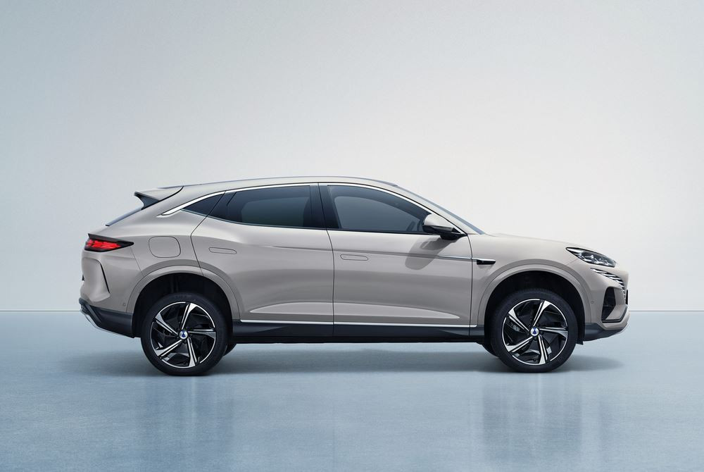 Le SUV Coupé électrique à transmission intégrale Denza N7 affiche une esthétique épurée